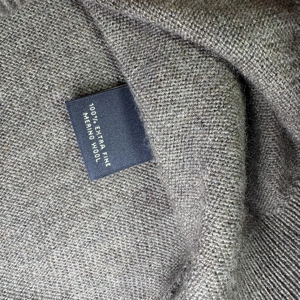Hart Schaffner Marx Extra Fine Merino Wool V-neck vest Gray Brown Heather Size L